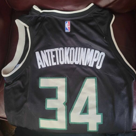 Giannis Antetokounmpo Milwaukee Bucks Jersey - Size 50 - Picture 2 of 4